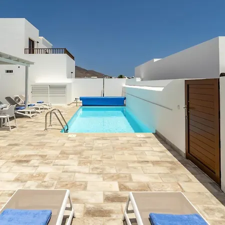 Vila Acomari By *