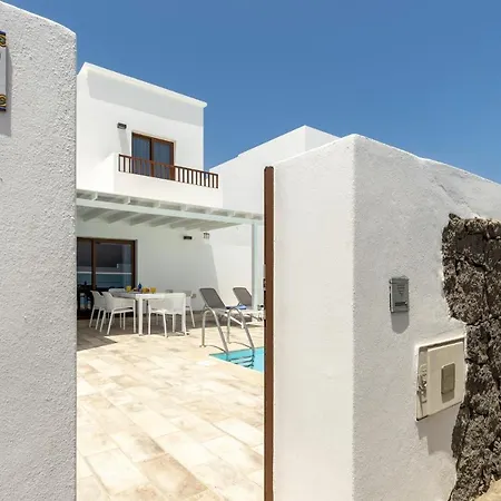 Villa Acomari By *